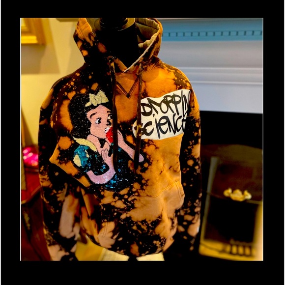 Like new condition sweatshirt - Picture 1 of 3